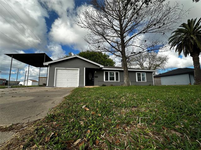 724 N Avenue F, Freeport, TX 77541