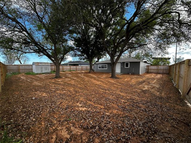 724 N Avenue F, Freeport, TX 77541