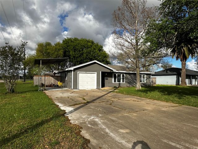 724 N Avenue F, Freeport, TX 77541