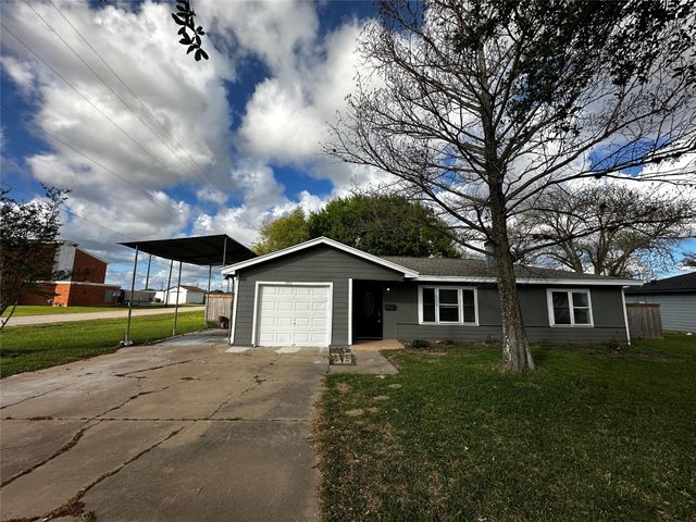 724 N Avenue F, Freeport, TX 77541