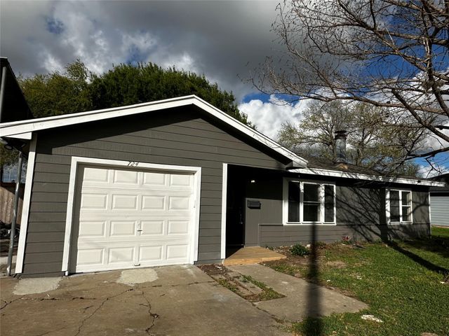 724 N Avenue F, Freeport, TX 77541