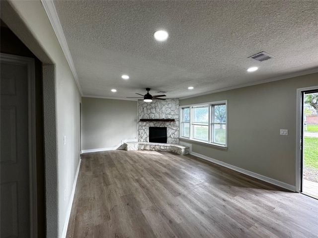 724 N Avenue F, Freeport, TX 77541