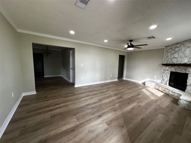 724 N Avenue F, Freeport, TX 77541