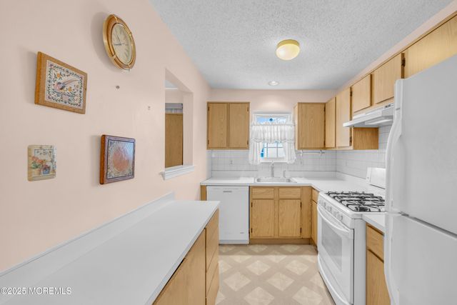 7 Gatley Close, Freehold, NJ 07728