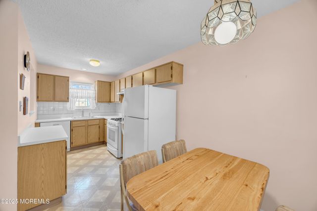 7 Gatley Close, Freehold, NJ 07728