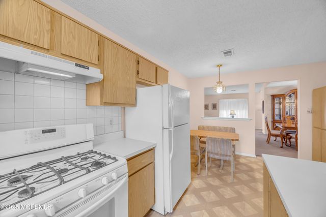 7 Gatley Close, Freehold, NJ 07728