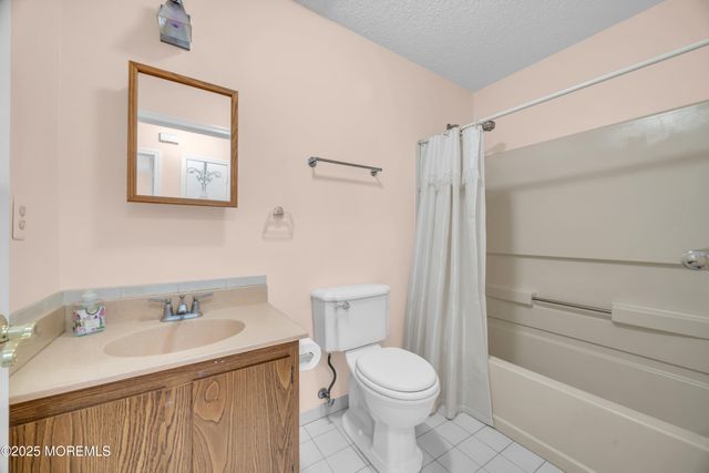 7 Gatley Close, Freehold, NJ 07728