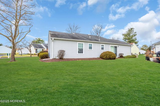 7 Gatley Close, Freehold, NJ 07728