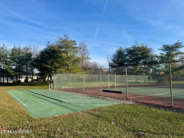 7 Gatley Close, Freehold, NJ 07728