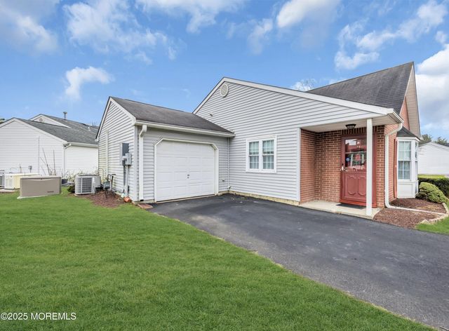 7 Gatley Close, Freehold, NJ 07728