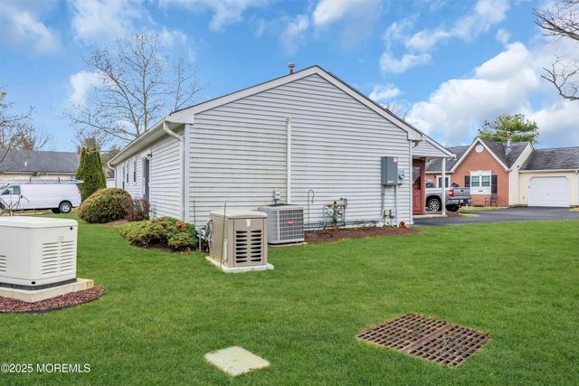 7 Gatley Close, Freehold, NJ 07728