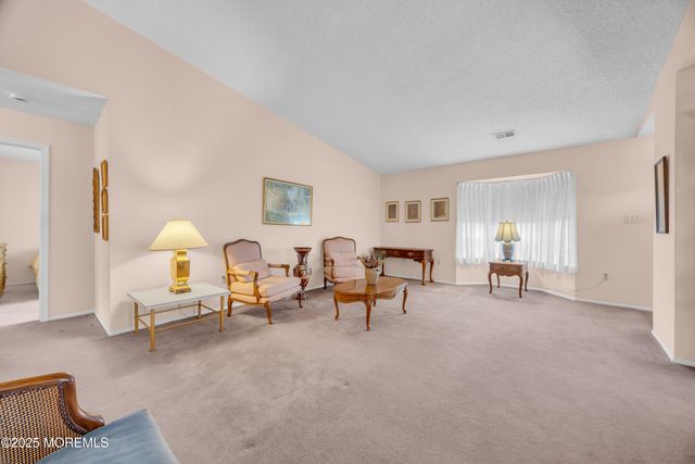 7 Gatley Close, Freehold, NJ 07728