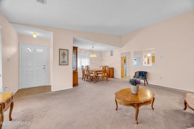 7 Gatley Close, Freehold, NJ 07728