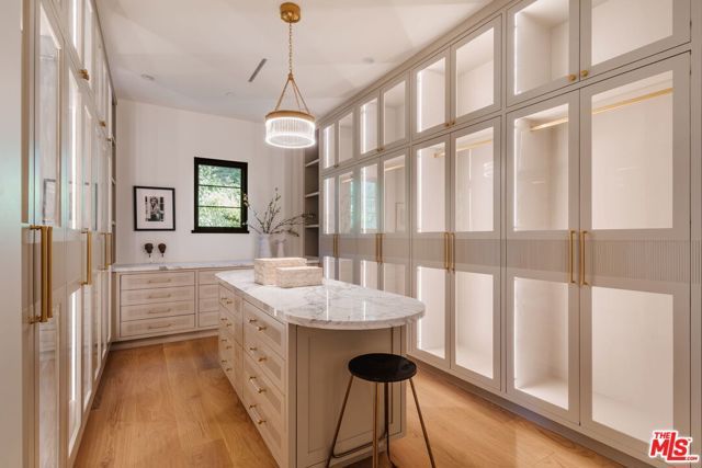 13164 Boca De Canon Lane, Los Angeles, CA 90049