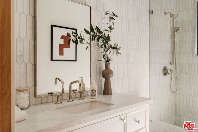 13164 Boca De Canon Lane, Los Angeles, CA 90049