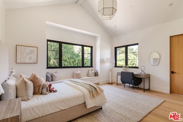 13164 Boca De Canon Lane, Los Angeles, CA 90049