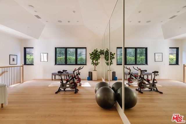 13164 Boca De Canon Lane, Los Angeles, CA 90049