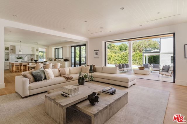 13164 Boca De Canon Lane, Los Angeles, CA 90049