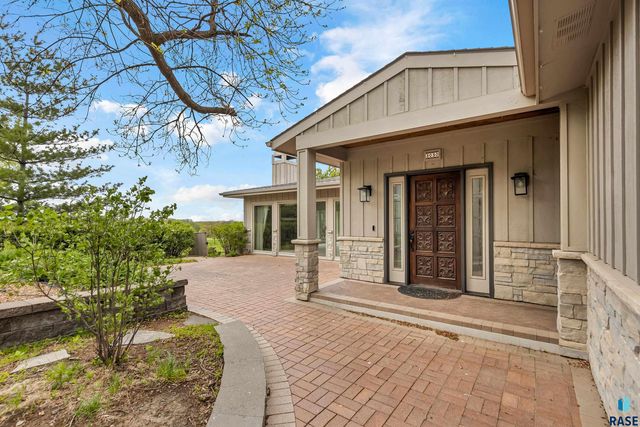 3030 W Donahue Dr Drive, Sioux Falls, SD 57105