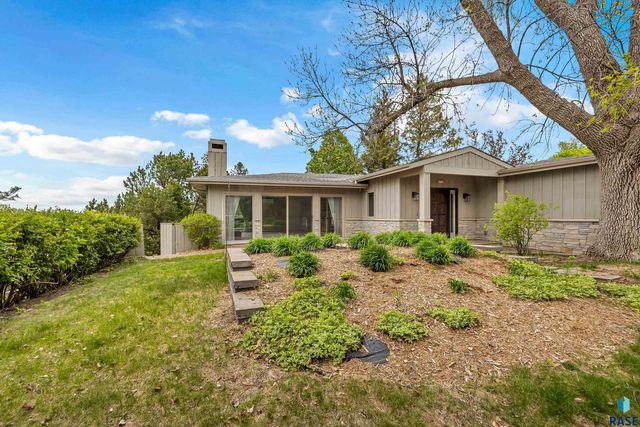 3030 W Donahue Dr Drive, Sioux Falls, SD 57105