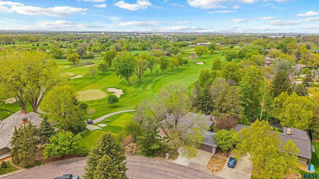 3030 W Donahue Dr Drive, Sioux Falls, SD 57105
