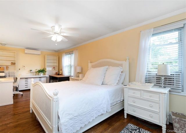 1 Motts Lane, Glenwood Landing, NY 11547