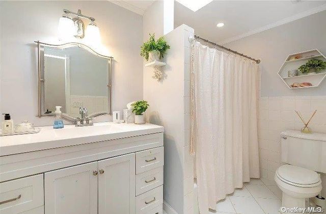 1 Motts Lane, Glenwood Landing, NY 11547