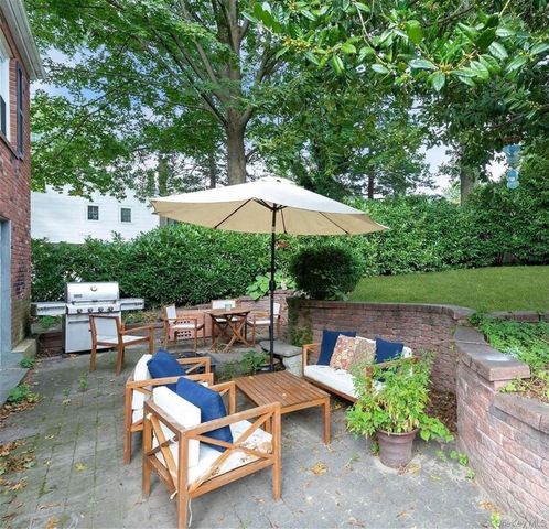 1 Motts Lane, Glenwood Landing, NY 11547