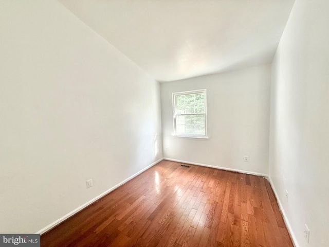 8594 ENOCHS DR, Lorton, VA 22079