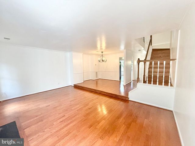 8594 ENOCHS DR, Lorton, VA 22079