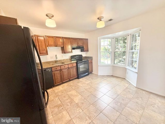8594 ENOCHS DR, Lorton, VA 22079