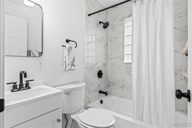 9844 Mecca Lane, St Ann, MO 63074