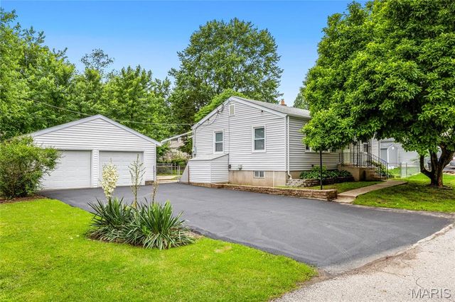 9844 Mecca Lane, St Ann, MO 63074