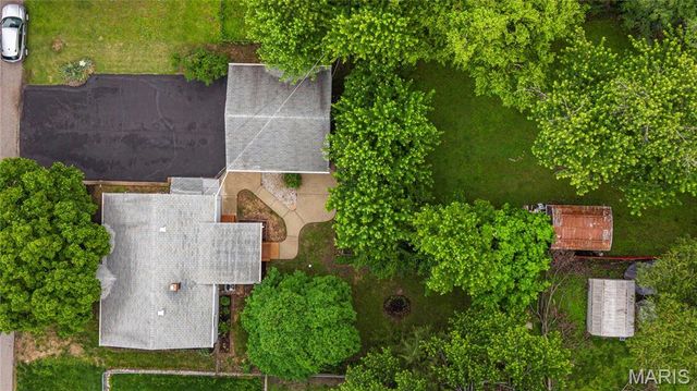 9844 Mecca Lane, St Ann, MO 63074