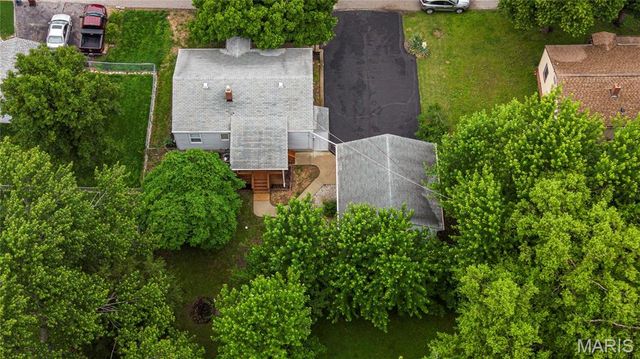 9844 Mecca Lane, St Ann, MO 63074