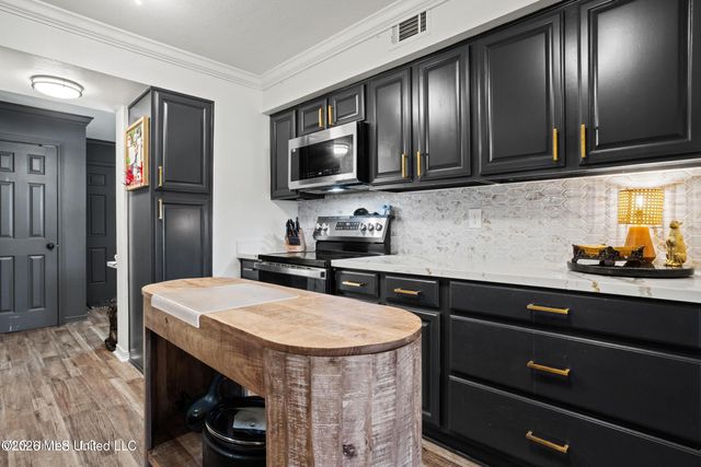 527 Front Beach Drive, 40, Ocean Springs, MS 39564