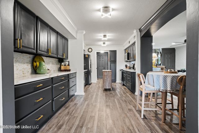 527 Front Beach Drive, 40, Ocean Springs, MS 39564