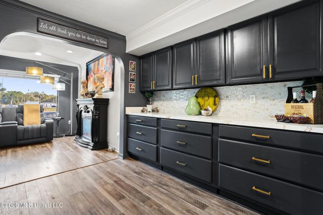 527 Front Beach Drive, 40, Ocean Springs, MS 39564