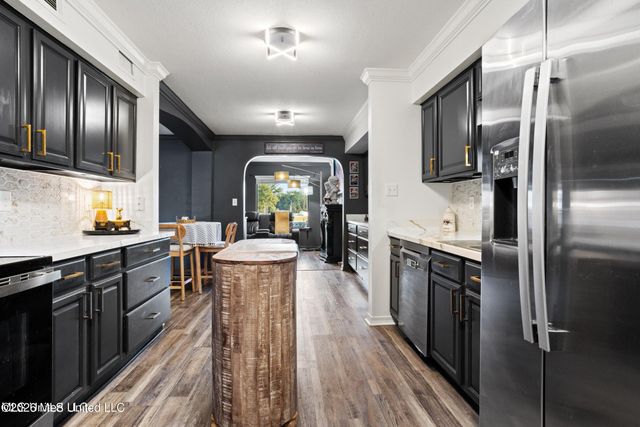 527 Front Beach Drive, 40, Ocean Springs, MS 39564