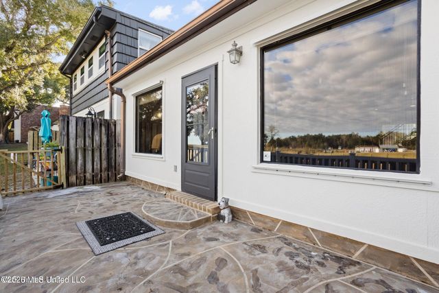 527 Front Beach Drive, 40, Ocean Springs, MS 39564