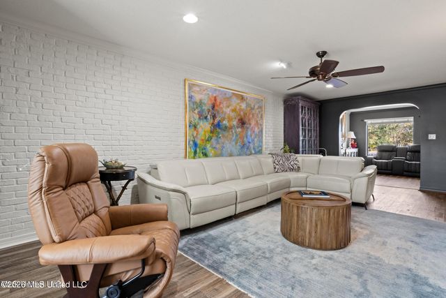 527 Front Beach Drive, 40, Ocean Springs, MS 39564