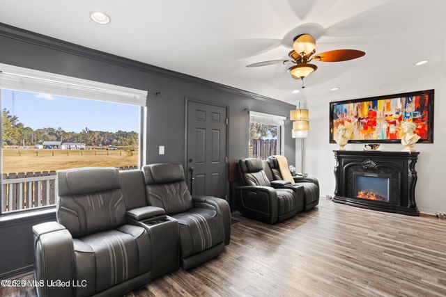 527 Front Beach Drive, 40, Ocean Springs, MS 39564