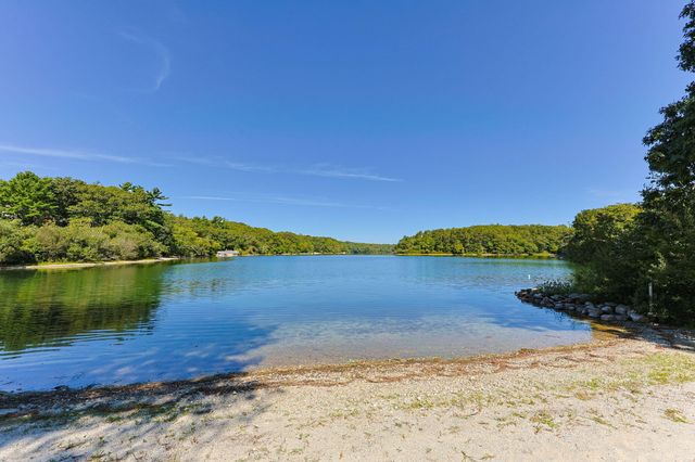 783 Santuit-Newtown Road, Marstons Mills, MA 02648