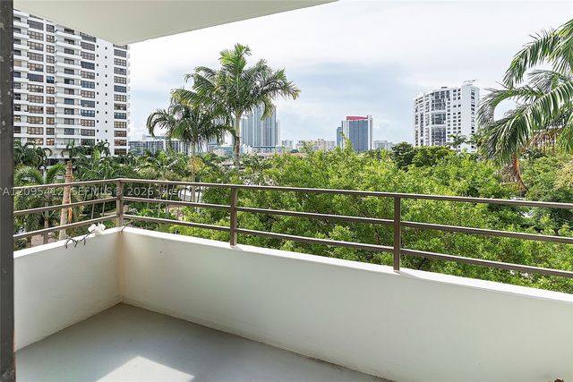 600 Three Islands Blvd 420, Hallandale Beach, FL 33009