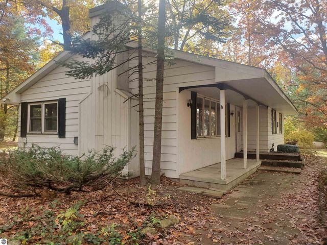 7323 Karlin Road, Interlochen, MI 49643