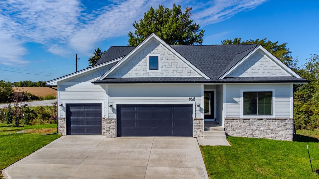 1617 Silver Maple Drive, Norwalk, IA 50211