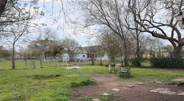 531 E Houston ST, Giddings, TX 78942