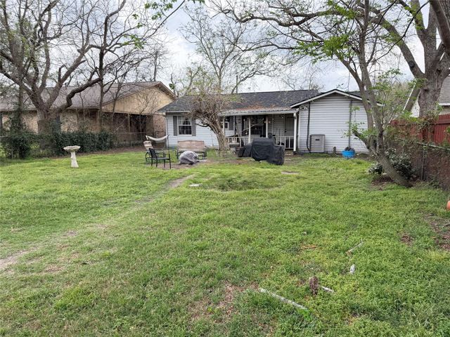 531 E Houston ST, Giddings, TX 78942