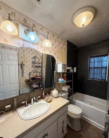 531 E Houston ST, Giddings, TX 78942