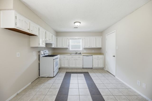 14619 S Yukon Avenue, Glenpool, OK 74033